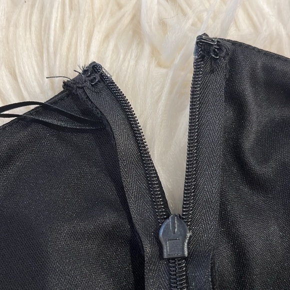 NWT Vici \\ Olia Black ‘Brayden’ One Shoulder Jumpsuit - Picture 9 of 16